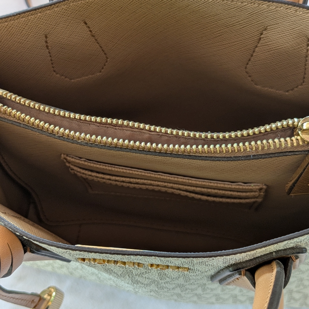 Michael Kors White and Tan Women's Bag - Picture 2 of 10